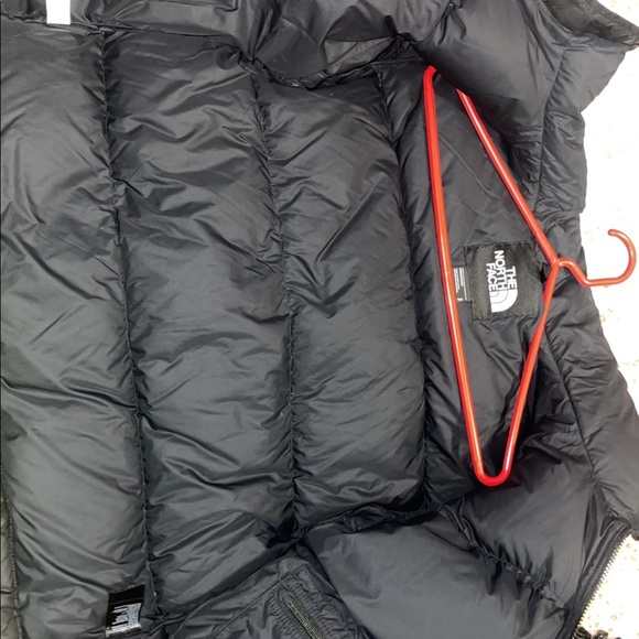 hey !! i am trying to sell my brand new north face puffer!!! - Picture 3 of 3